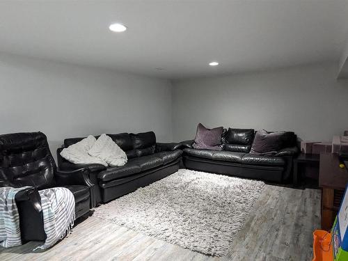 4209 48A Street, Vegreville, AB - Indoor Photo Showing Living Room