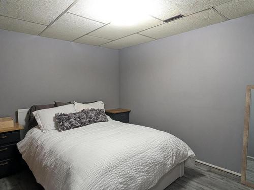 4209 48A Street, Vegreville, AB - Indoor Photo Showing Bedroom