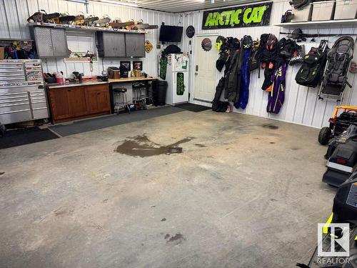 4209 48A Street, Vegreville, AB - Indoor Photo Showing Garage