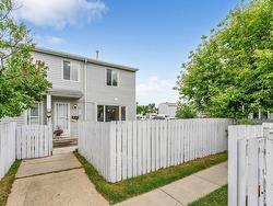 29 AMBERLY CO NW NW  Edmonton, AB T5A 2H9