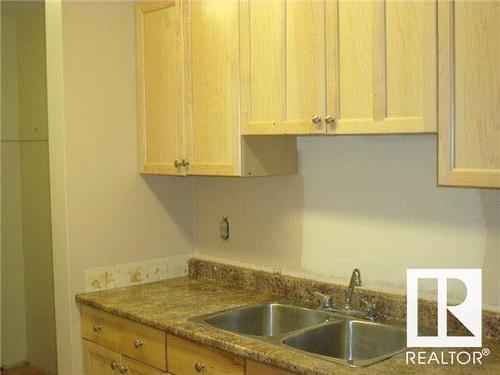 5 C 5715 133 Avenue, Edmonton, AB - Indoor Photo Showing Kitchen With Double Sink