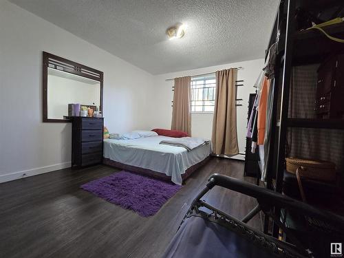 5 C 5715 133 Avenue, Edmonton, AB - Indoor Photo Showing Bedroom