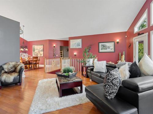 14 65308 Rge Rd 432, Rural Bonnyville M.D., AB - Indoor Photo Showing Living Room