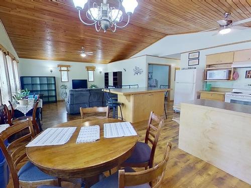 4815 51 Avenue, Breton, AB - Indoor Photo Showing Dining Room