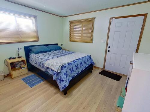 4815 51 Avenue, Breton, AB - Indoor Photo Showing Bedroom