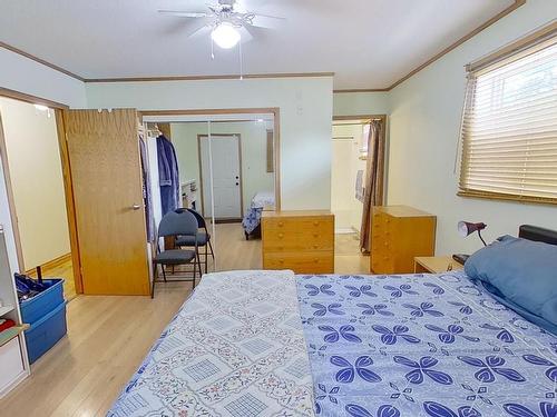 4815 51 Avenue, Breton, AB - Indoor Photo Showing Bedroom