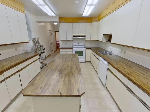 165016 Township Road 534, Rural Lamont County, AB - Indoor Photo Showing Kitchen With Double Sink