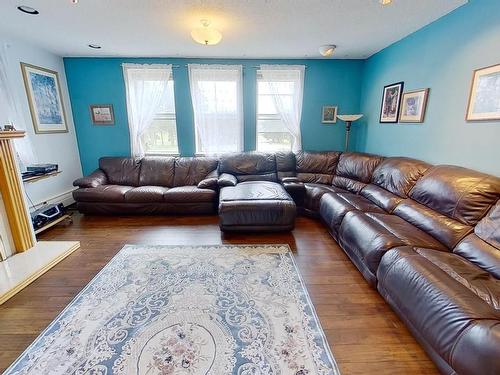 165016 Township Road 534, Rural Lamont County, AB - Indoor Photo Showing Living Room