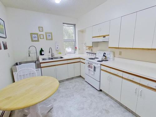 165016 Township Road 534, Rural Lamont County, AB - Indoor Photo Showing Kitchen With Double Sink