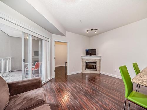 117 10333 112 Street, Edmonton, AB - Indoor Photo Showing Living Room