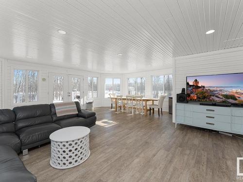 62221 Rge Rd 424, Rural Bonnyville M.D., AB - Indoor Photo Showing Living Room