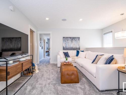 9 Empress Way, Spruce Grove, AB - Indoor Photo Showing Living Room