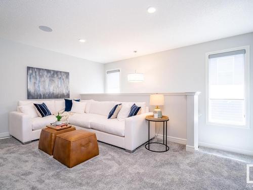 9 Empress Way, Spruce Grove, AB - Indoor Photo Showing Living Room