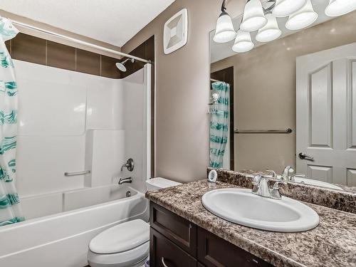 3342 18A Avenue, Edmonton, AB - Indoor Photo Showing Bathroom