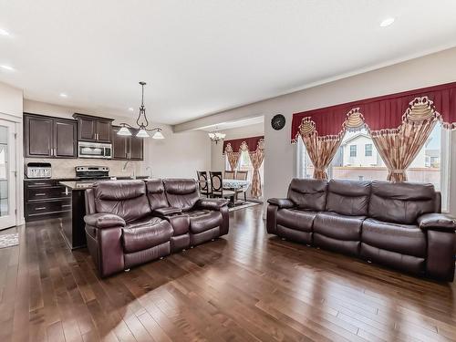 3342 18A Avenue, Edmonton, AB - Indoor Photo Showing Living Room