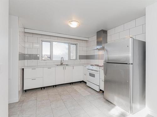 4828 122A Street, Edmonton, AB - Indoor Photo Showing Kitchen