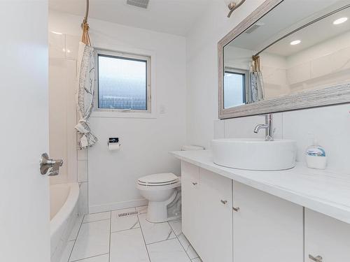 4828 122A Street, Edmonton, AB - Indoor Photo Showing Bathroom