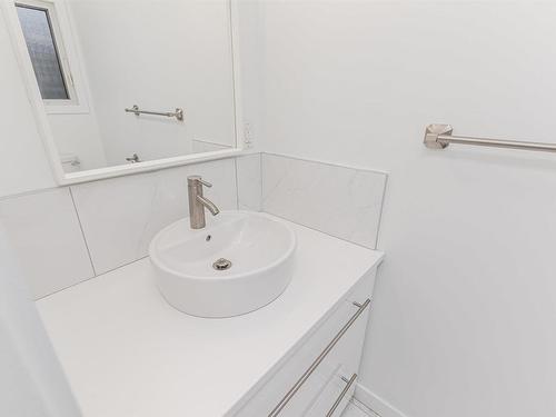 4828 122A Street, Edmonton, AB - Indoor Photo Showing Bathroom