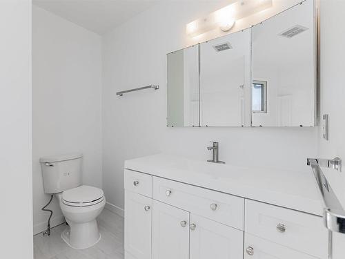 4828 122A Street, Edmonton, AB - Indoor Photo Showing Bathroom