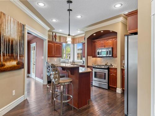 1924 121 Street Sw, Edmonton, AB - Indoor Photo Showing Kitchen With Upgraded Kitchen