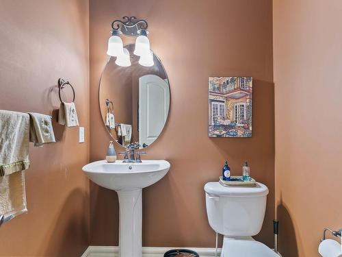 1924 121 Street Sw, Edmonton, AB - Indoor Photo Showing Bathroom