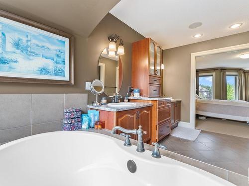 1924 121 Street Sw, Edmonton, AB - Indoor Photo Showing Bathroom