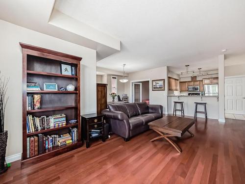 313 9739 92 Street, Edmonton, AB - Indoor Photo Showing Living Room