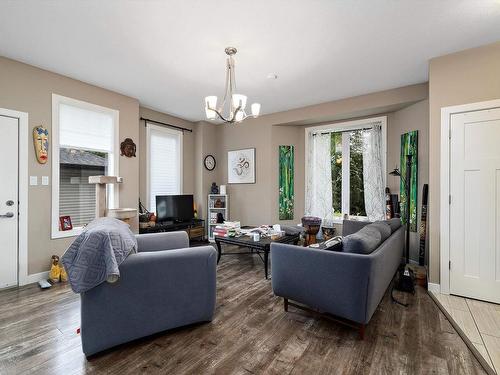 1-5910 121 Avenue, Edmonton, AB - Indoor Photo Showing Living Room