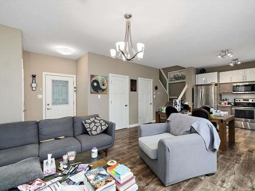 1-5910 121 Avenue, Edmonton, AB - Indoor Photo Showing Living Room