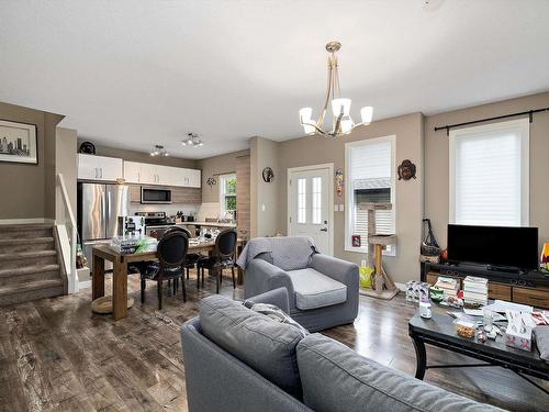 1-5910 121 Avenue, Edmonton, AB - Indoor Photo Showing Living Room