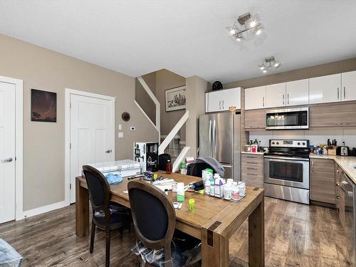 1-5910 121 Avenue, Edmonton, AB - Indoor Photo Showing Kitchen