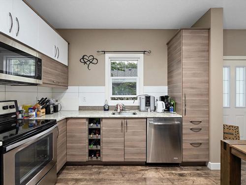 1-5910 121 Avenue, Edmonton, AB - Indoor Photo Showing Kitchen