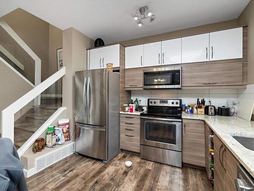 1-5910 121 Avenue, Edmonton, AB - Indoor Photo Showing Kitchen