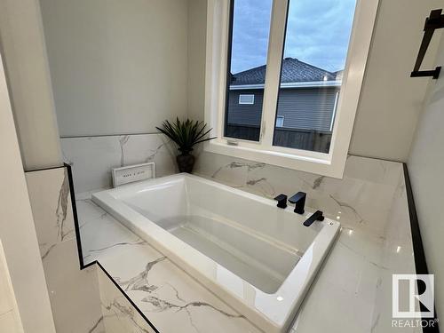 6 Hayfield Grove, Ardrossan, AB - Indoor Photo Showing Bathroom