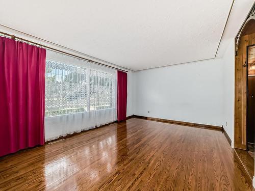 8821 137 Avenue Nw, Edmonton, AB - Indoor Photo Showing Other Room