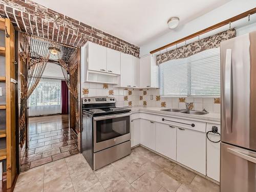 8821 137 Avenue Nw, Edmonton, AB - Indoor Photo Showing Kitchen With Double Sink