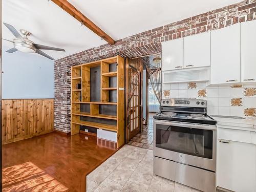 8821 137 Avenue Nw, Edmonton, AB - Indoor Photo Showing Kitchen