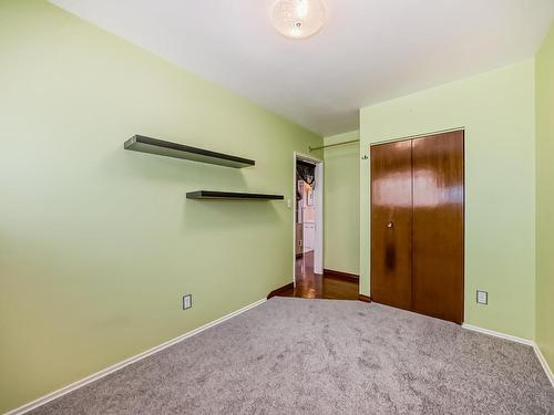 8821 137 Avenue Nw, Edmonton, AB - Indoor Photo Showing Bedroom