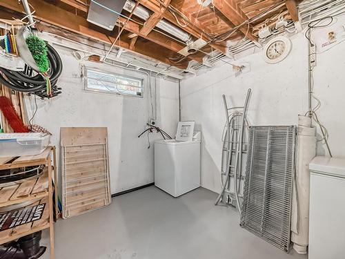 8821 137 Avenue Nw, Edmonton, AB - Indoor Photo Showing Laundry Room