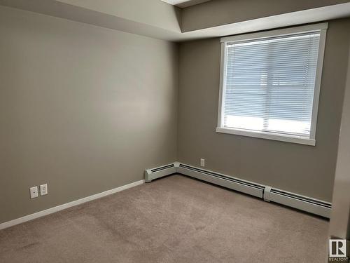 Edmonton, AB - Indoor Photo Showing Other Room