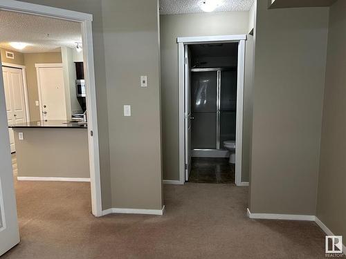 Edmonton, AB - Indoor Photo Showing Other Room