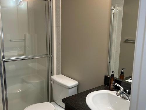 Edmonton, AB - Indoor Photo Showing Bathroom