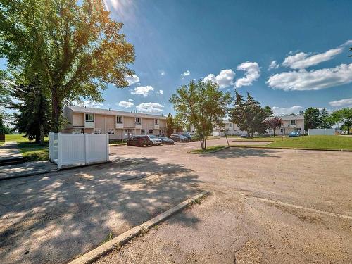 67 Lakewood Village Nw Nw, Edmonton, AB 