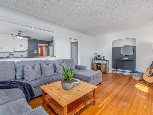 11322 51 Street, Edmonton, AB - Indoor Photo Showing Living Room