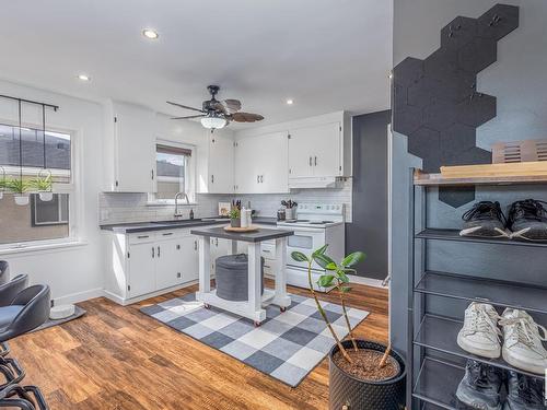 11322 51 Street, Edmonton, AB - Indoor Photo Showing Kitchen