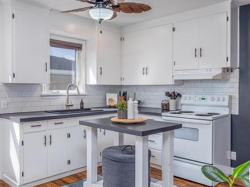 11322 51 Street, Edmonton, AB - Indoor Photo Showing Kitchen