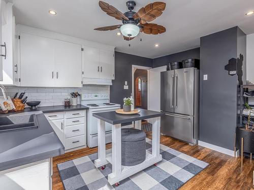 11322 51 Street, Edmonton, AB - Indoor Photo Showing Kitchen