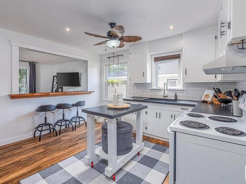 11322 51 Street, Edmonton, AB - Indoor Photo Showing Kitchen