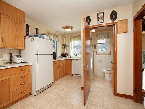 1, 24430 Twp Rd 552, Rural Sturgeon County, AB - Indoor Photo Showing Kitchen