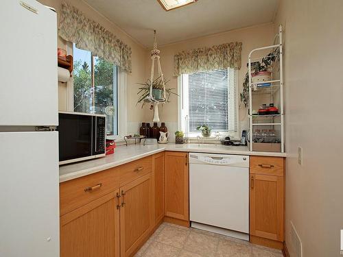 1, 24430 Twp Rd 552, Rural Sturgeon County, AB - Indoor Photo Showing Kitchen